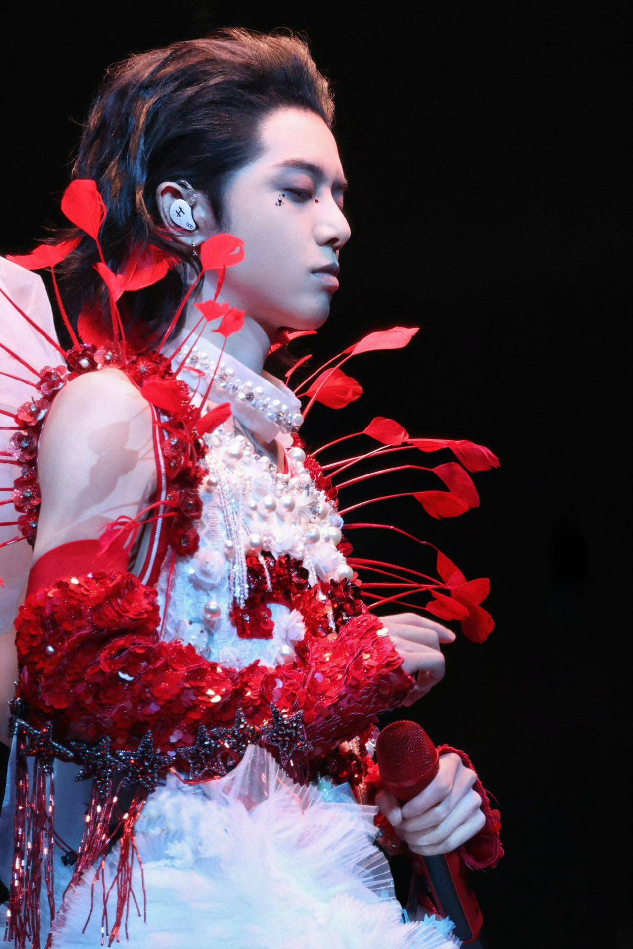 华晨宇火星演唱会苏州站连唱三晚 万人狂欢共度浪漫七夕(华晨宇火星演唱会海口开启)