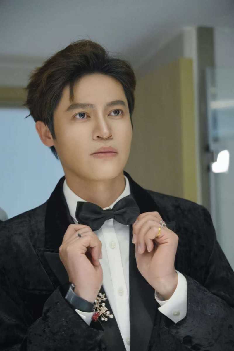 知名演员施琅荣获亚洲国际青年电影节“最具潜力男演员”奖(施琅简介资料)