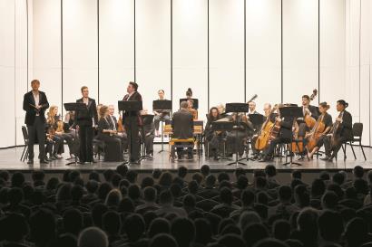 英国合奏团带来亨德尔歌剧《里纳尔多》音乐会版 “羊肠弦”奏出“当代之音”(英国接招合唱团)