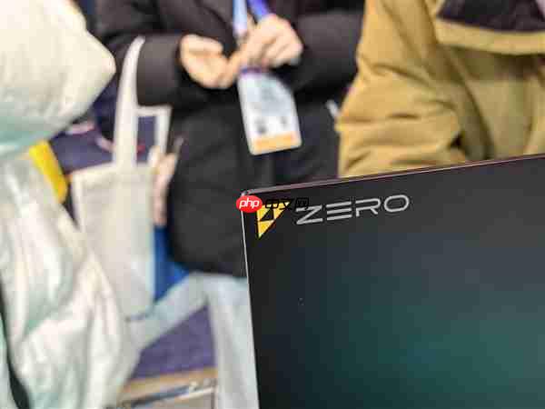 雷神ZERO Air轻薄游戏本实机首秀：仅1.58kg 160W双满血性能释放