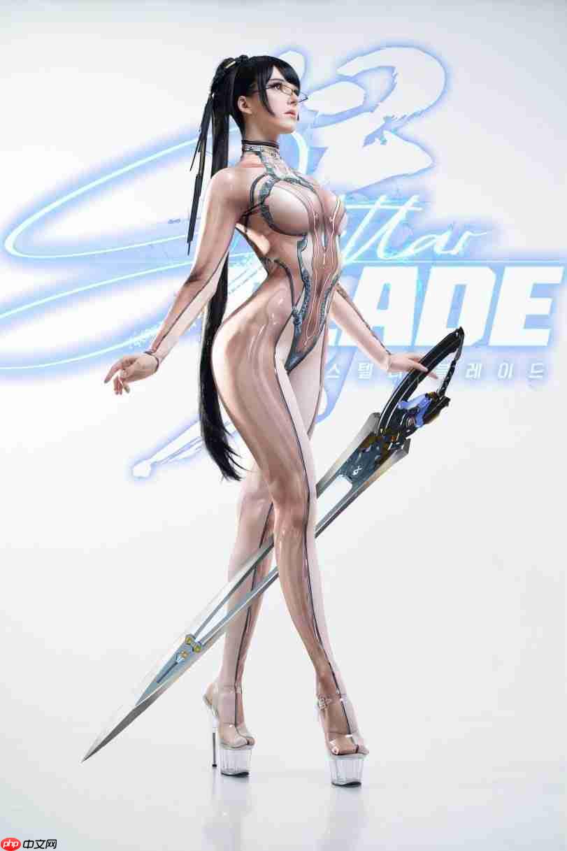 把持不住! 国外知名模特穿透明装战衣cos《剑星》伊芙