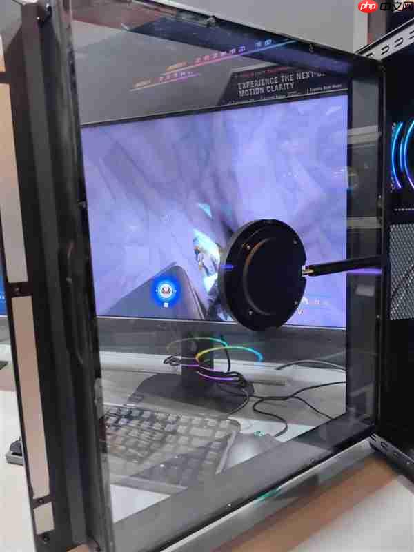 华硕梦幻电竞旗舰！ROG枪神10X台式机惊艳首秀：首创全息投影颜值无敌