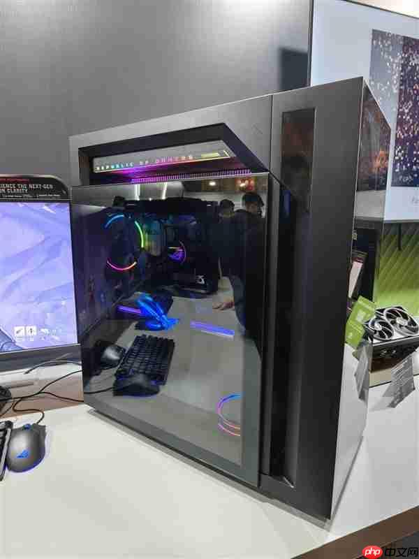 华硕梦幻电竞旗舰！ROG枪神10X台式机惊艳首秀：首创全息投影颜值无敌