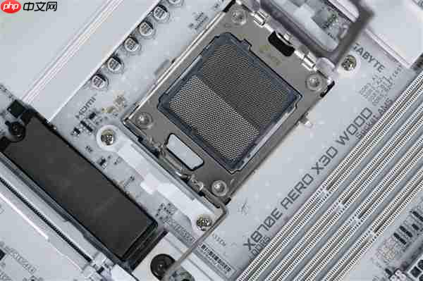 实木+皮革都用上了！技嘉木雕X870E AERO X3D WOOD主板图赏