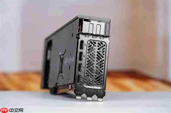 独特背插供电！蓝宝石NITRO+氮动RX 9070 XT显卡图赏