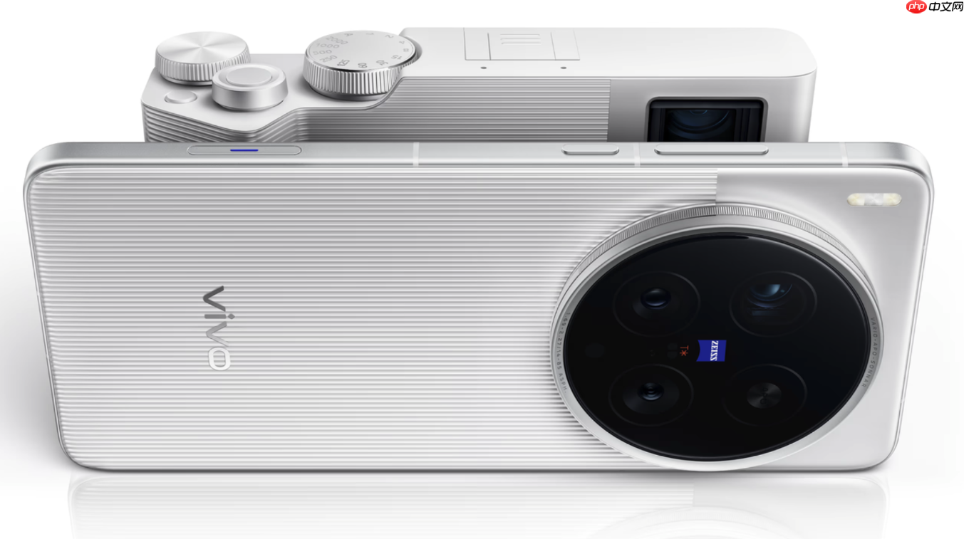 明年3月发布！vivo X300 Ultra搭载2亿像素+35mm主摄