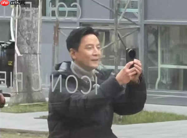 吴彦祖手持小米17 Ultra现身!