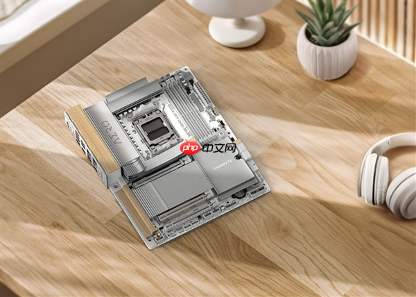 主板用上木头、皮革：技嘉X870E AERO X3D WOOD开售！定价3999元