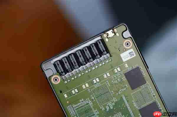 SATA SSD顶尖水平！长江存储SE006 960GB图赏