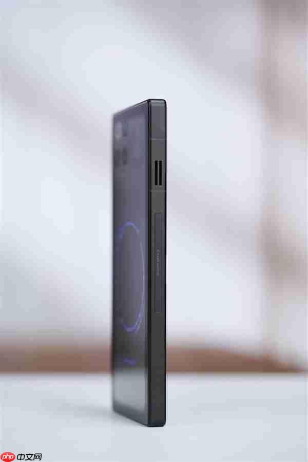 开启手机水冷散热时代!红魔11 Pro+图赏