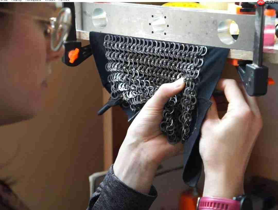 太帅了! 粉丝用传统工艺自制《巫师4》希里cos服