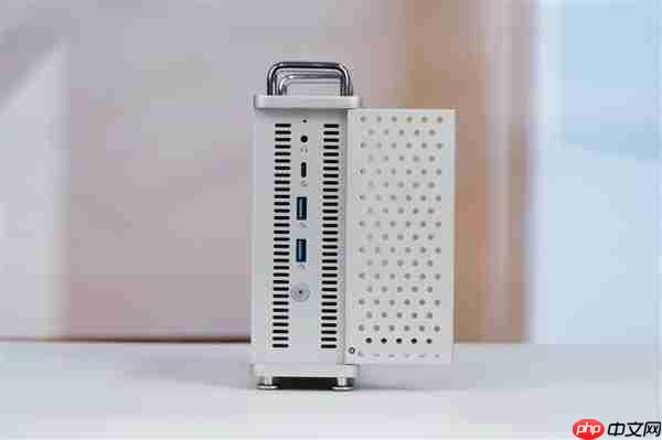 致敬苹果Mac Pro刨丝器!奥睿科Omini Pro迷你机图赏