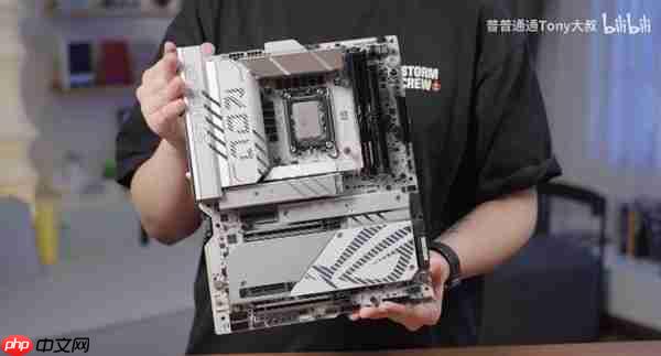 ROG MAXIMUS Z890 APEX主板创DDR5-13322超频新纪录