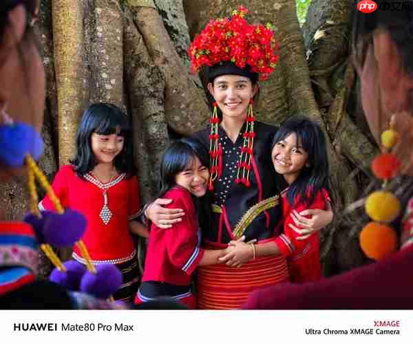 何刚晒华为Mate 80系列实拍样张:红枫影像色彩表现一绝