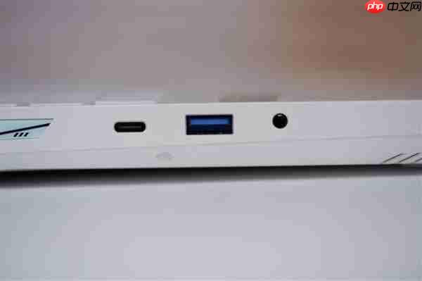 锐龙R9-9850HX万元本!雷神猎刃S游戏本图赏