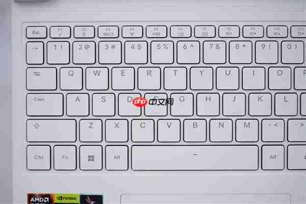 锐龙R9-9850HX万元本!雷神猎刃S游戏本图赏