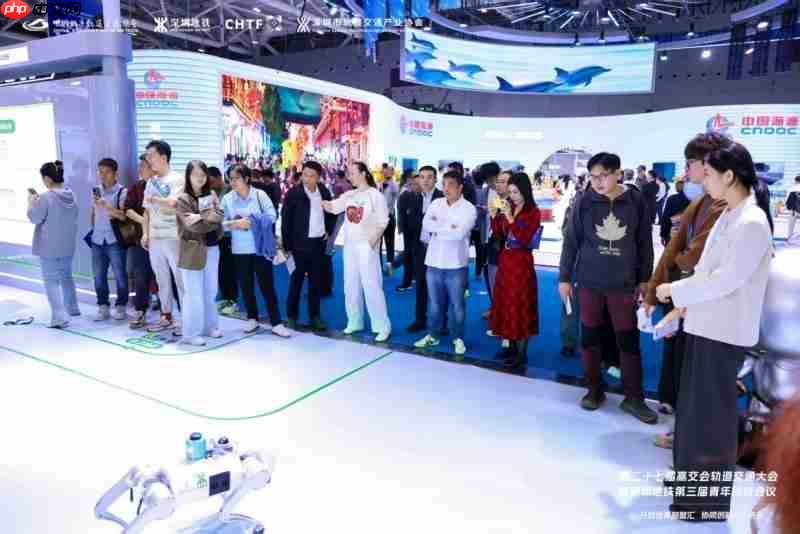 越甲灵动机器人高交会首秀携手深圳地铁共筑智慧城轨新标杆