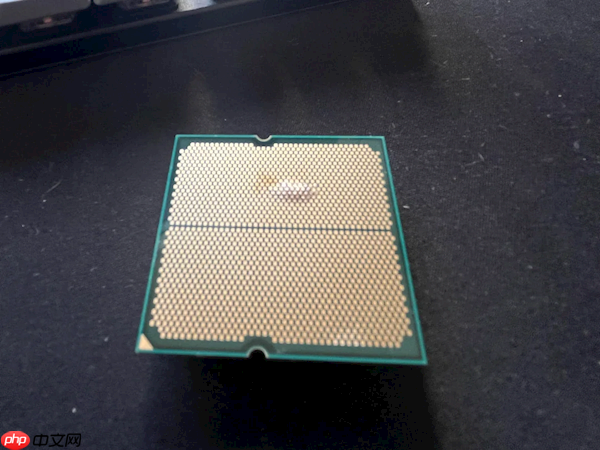 华擎主板成AMD锐龙CPU杀手!7800X3D遭严重烧毁:第一次见CPU鼓包