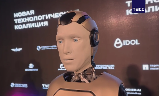 俄罗斯首款人形机器人Aidol首秀“翻车”,开发者称之为“实时训练” - php中文网