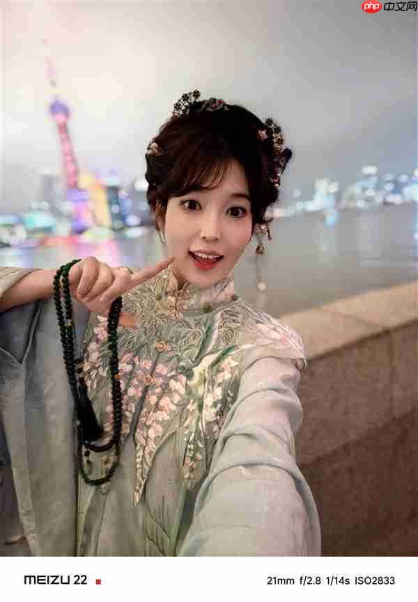 前魅族美女产品经理晒魅族22月白天青：夜景真的很惊艳