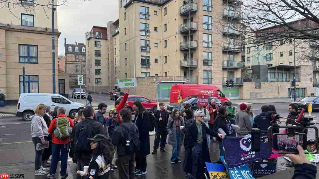 被开除员工在R星总部外激烈抗议 《GTA6》前景堪忧