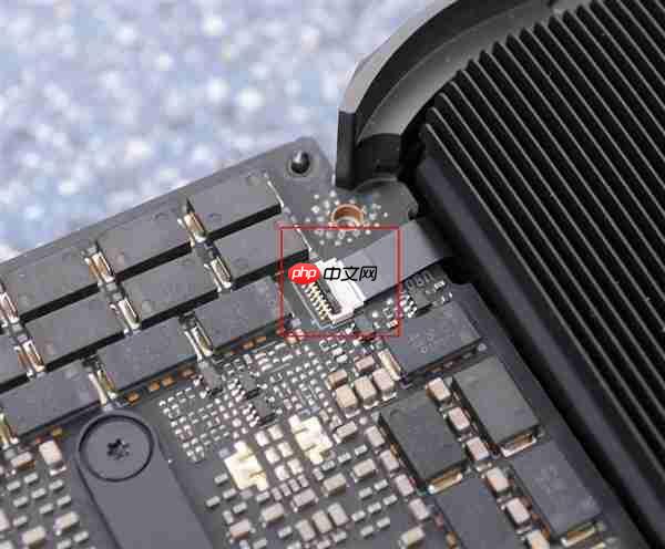 PCIe接口损坏 2万元的RTX 5090原地报废!NVIDIA同意免费换新