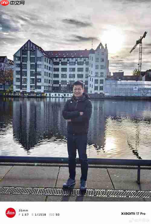 懒理小字争议 卢伟冰测小米17 Pro Max“逆光之王”实拍效果