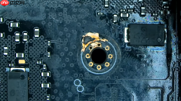 没见过如此惨烈的RTX 4090！严重扭曲、GPU/显存/电感全烧毁