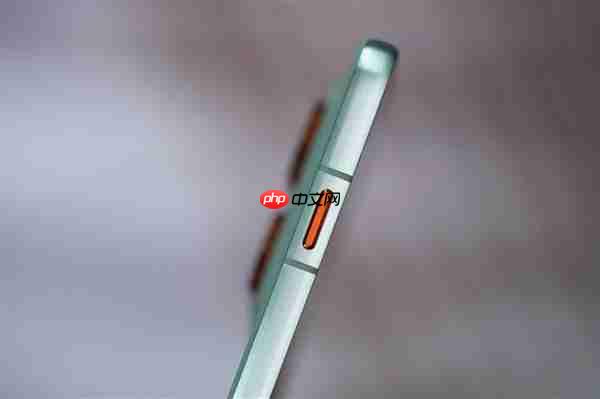 5.99mm超薄机身！联想moto X70 Air图赏