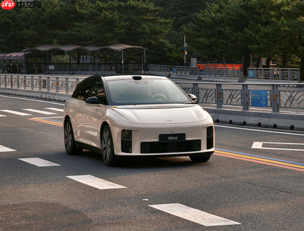 理想汽车10月交付31767辆：i6订单已破7万成大爆款！