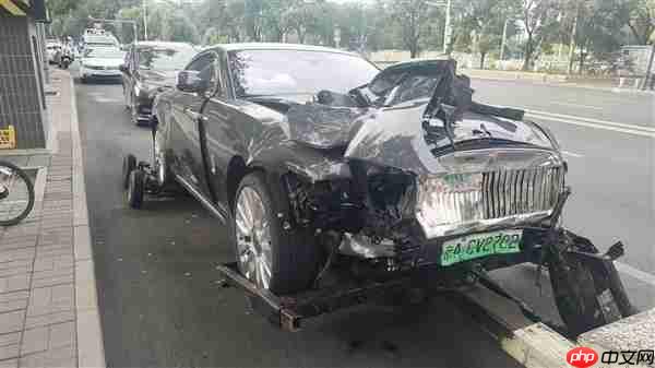 租车行为了热度 回收陈震劳斯莱斯事故车后连开三天直播