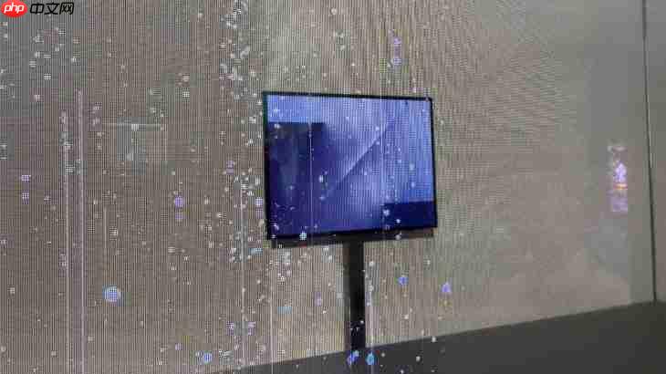 双向内折设计！三星首款三折叠Galaxy Z TriFold亮相