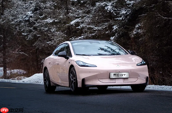 15万买中型纯电性能轿跑!广汽昊铂GT全新Lite版上市