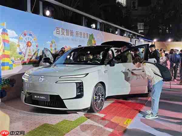 同级最多电机！三排六座SUV腾势N8L上市：29.98万起