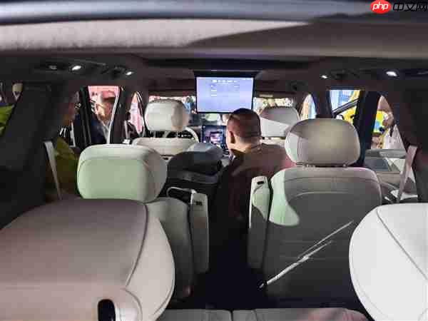 同级最多电机！三排六座SUV腾势N8L上市：29.98万起