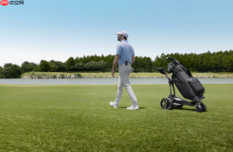 NAVEE助力成都高协联盟赛,智能球包车捐赠拍卖赋能青少年公益