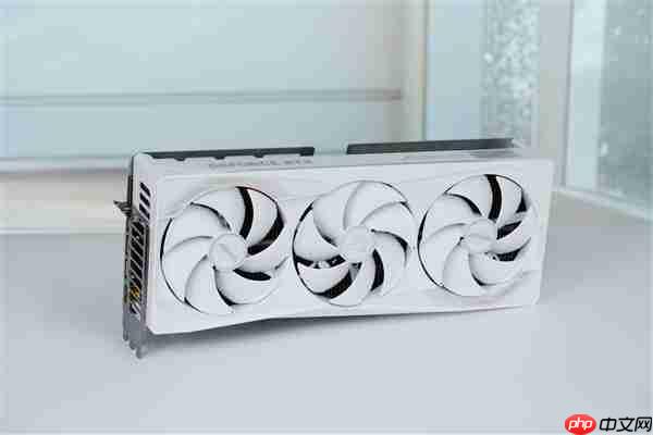 精美纯白设计！技嘉AUROS RTX 5080 MASTER ICE显卡图赏