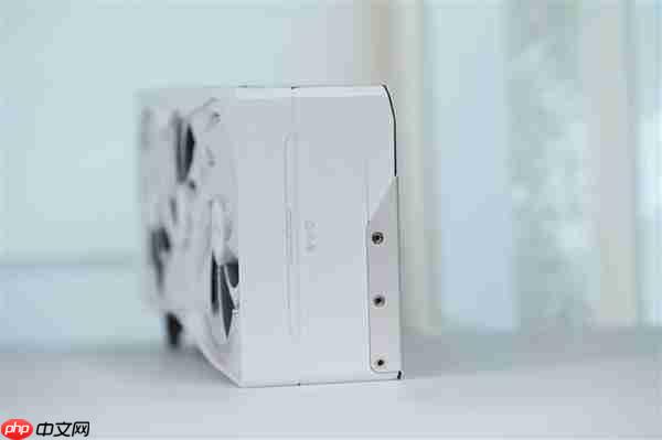 精美纯白设计！技嘉AUROS RTX 5080 MASTER ICE显卡图赏