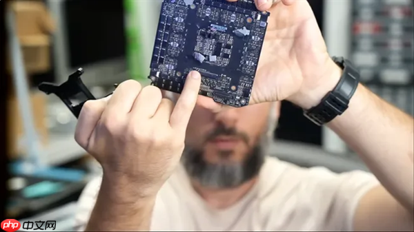 直言这辈子都不要买公版RTX 5090！维修工程师痛批：史上最糟糕GPU设计