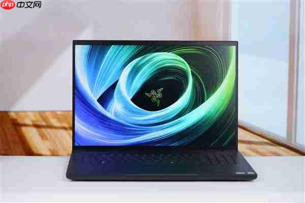 RTX 5090性能怪兽!雷蛇灵刃18 2025游戏本图赏