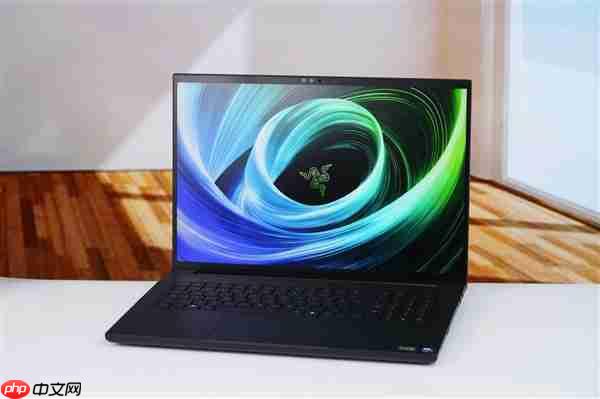 RTX 5090性能怪兽!雷蛇灵刃18 2025游戏本图赏