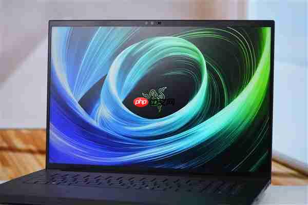 RTX 5090性能怪兽!雷蛇灵刃18 2025游戏本图赏