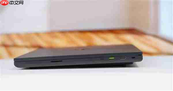 RTX 5090性能怪兽!雷蛇灵刃18 2025游戏本图赏