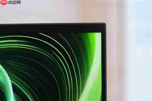 RTX 5090性能怪兽!雷蛇灵刃18 2025游戏本图赏