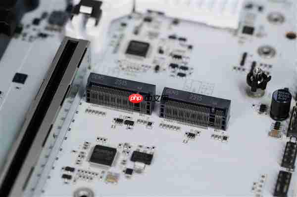 白色高颜值主板！七彩虹CVN B850 ARK FROZEN v14方舟图赏