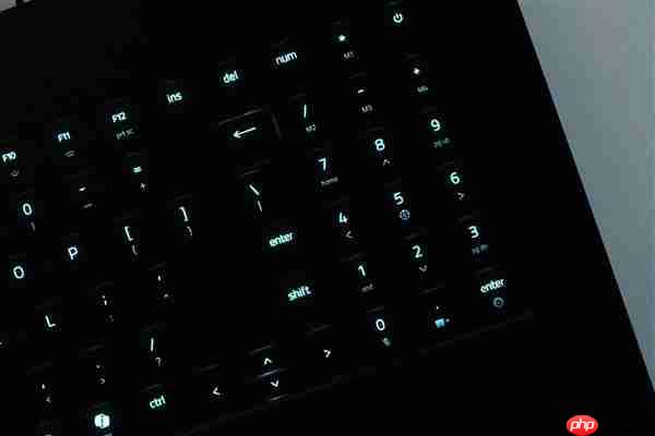 RTX 5090性能怪兽!雷蛇灵刃18 2025游戏本图赏