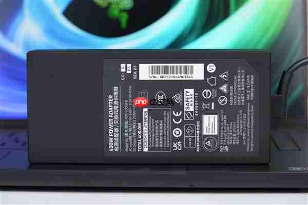 RTX 5090性能怪兽!雷蛇灵刃18 2025游戏本图赏