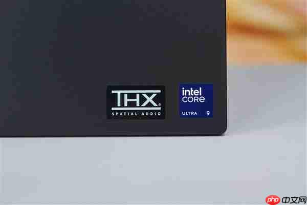 RTX 5090性能怪兽!雷蛇灵刃18 2025游戏本图赏