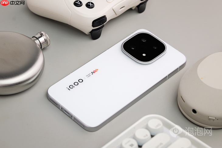 iQOO 15开售:2K珠峰屏+自研Q3芯片 重塑手游视效新标杆