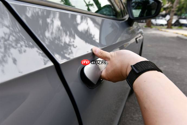 隐藏式门把手 给整个汽车行业都上了一课